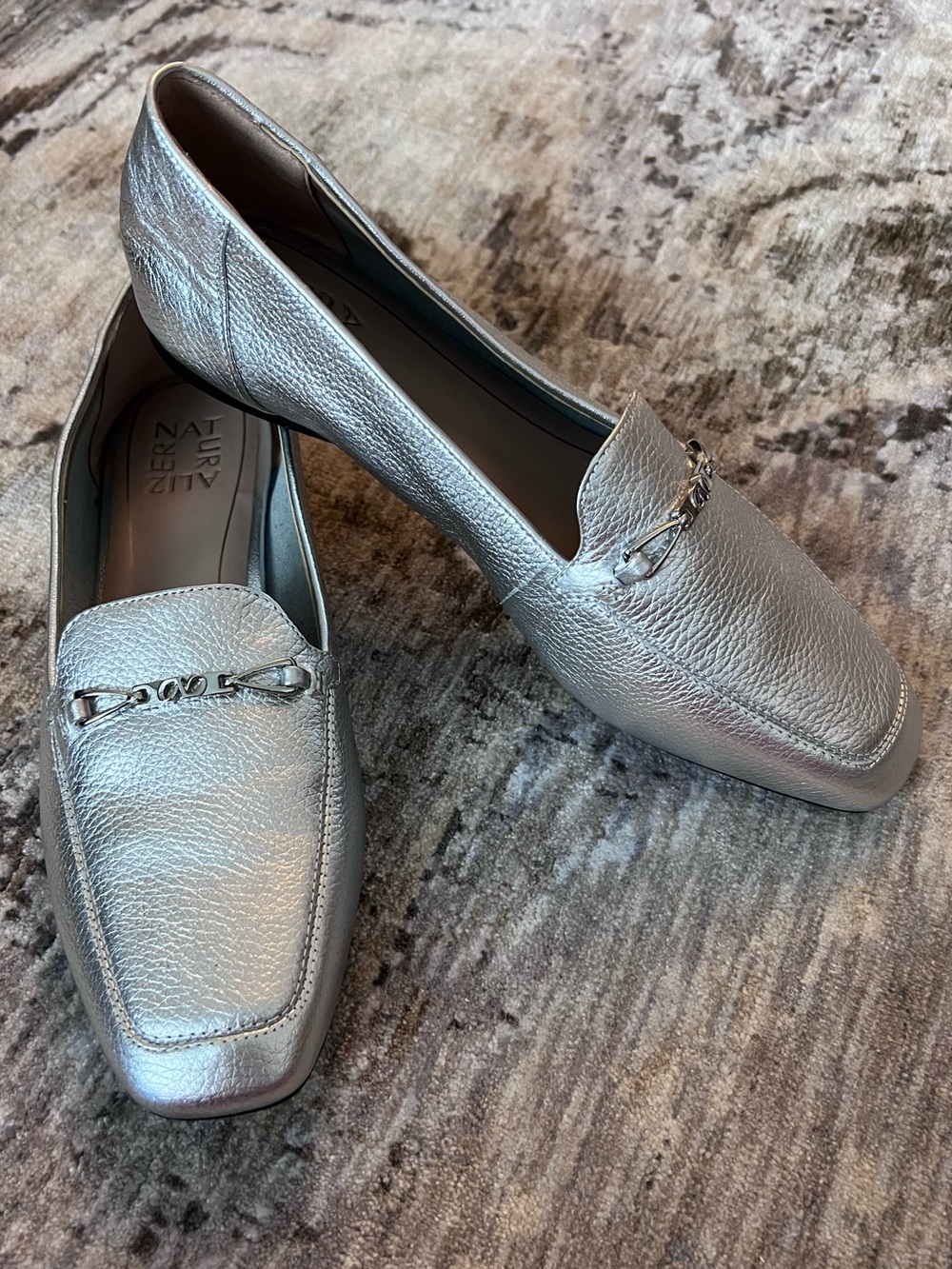 NWOT Silver Metallic Leather Loafers with Chain Accent Naturalizer Cecelia